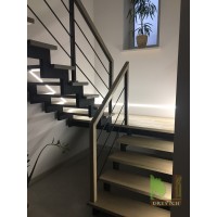 Поєднання металу та дерева в сходах Поєднання металу та дерева в сходах